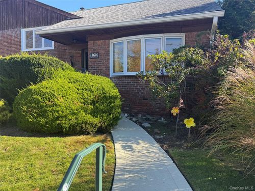 160 Bermuda St, Atlantic Beach, NY, 11509-1118 | Card Image