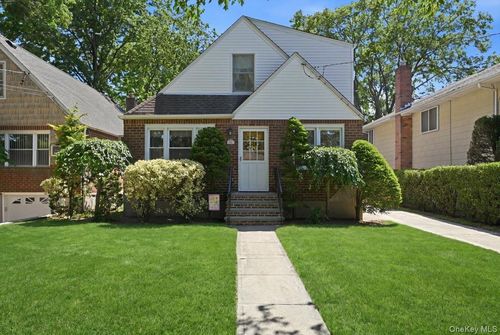154 Cypress St, Floral Park, NY, 11001-3425 | Card Image
