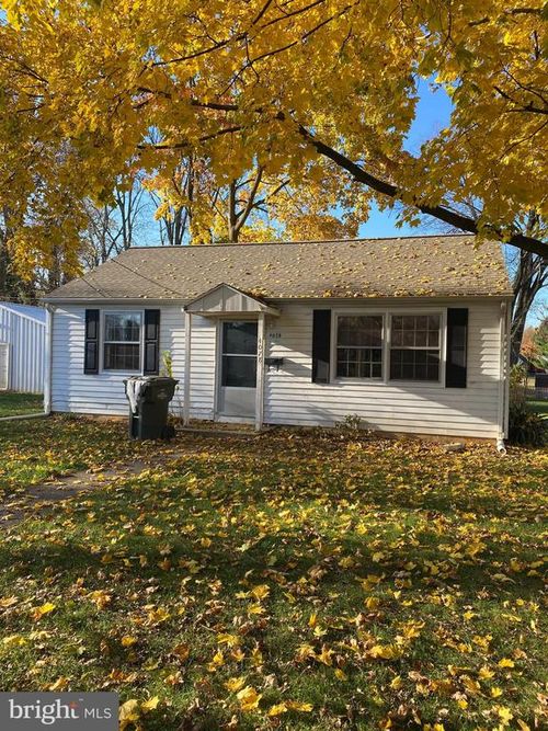4078 Seneca Ave, CAMP HILL, PA, 17011-6747 | Card Image