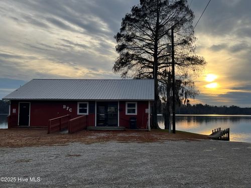 172 Bethel Fishing Center Rd, Hertford, NC, 27944-8504 | Card Image