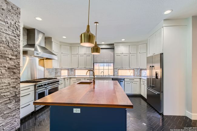 6110 Blanco River Pass, House other with 5 bedrooms, 4 bathrooms and null parking in Austin TX | Image 12