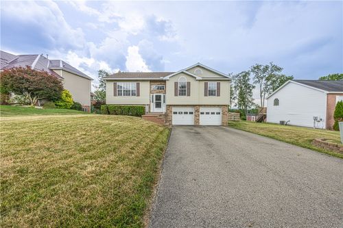 111 Mae Ln, Uniontown, PA, 15401-8943 | Card Image