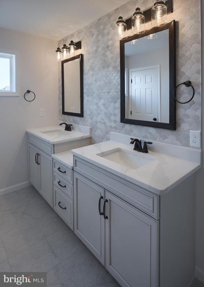 232 W Side Dr, House other with 4 bedrooms, 4 bathrooms and null parking in LITITZ PA | Image 15