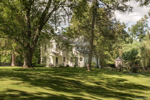 24 Van Wyck Ln, Hudson, NY, 12534-3907 | Card Image