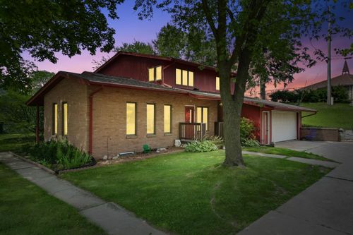 780 Eastern Ave, West Bend, WI, 53095-4116 | Card Image