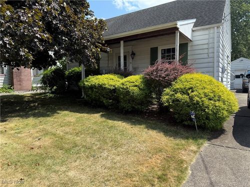 31 Rockdale Ave, Youngstown, OH, 44512-4552 | Card Image