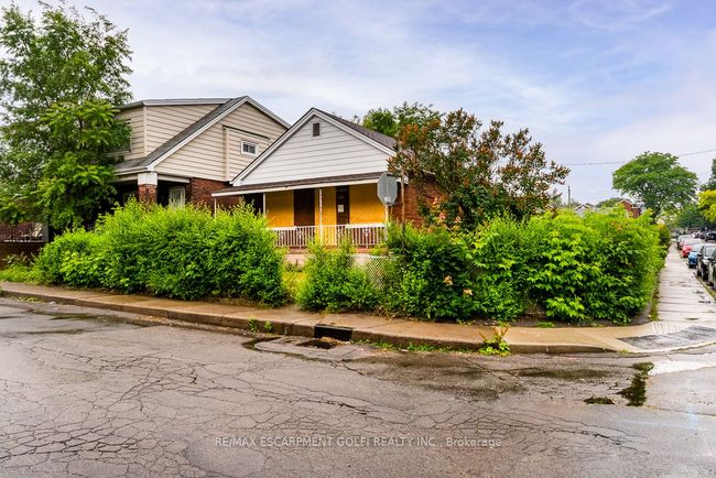 59 St Matthews Ave, House other with 0 bedrooms, 0 bathrooms and 2 parking in Hamilton ON | Image 22