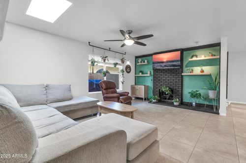 320 W Laguna Dr, Tempe, AZ, 85282-4812 | Card Image