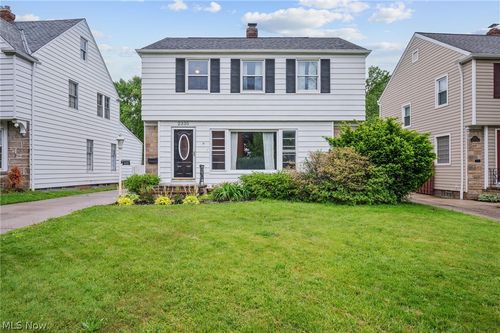 2335 Traymore Rd, University Heights, OH, 44118-3752 | Card Image