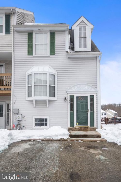 221 Vercelli Dr, BEAR, DE, 19701-2551 | Card Image