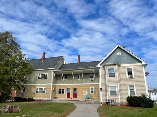 2e-82 3rd St, Manchester, NH, 03102-4576 | Card Image