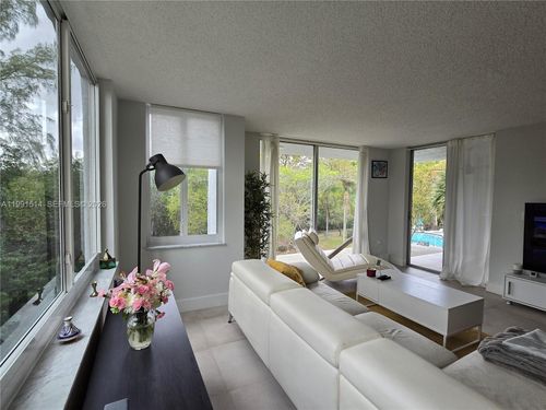apt-307-17890 W Dixie Hwy, North Miami Beach, FL, 33160-4824 | Card Image
