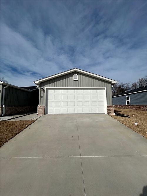 112 Nw 67th Ave, Bentonville, AR, 72713-2187 | Card Image