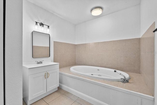 Master Bathroom | Image 29
