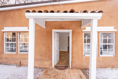 307 Pino Rd, Santa Fe, NM, 87505-0312 | Card Image