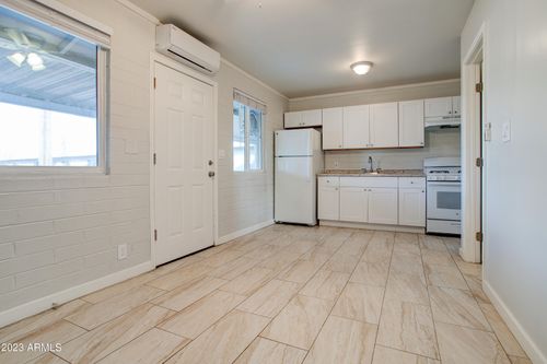 8-210 E Jones Avenue, Phoenix, AZ, 85040 | Card Image
