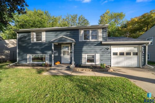 3904 E 21st St Street, Sioux Falls, SD, 57103 | Card Image