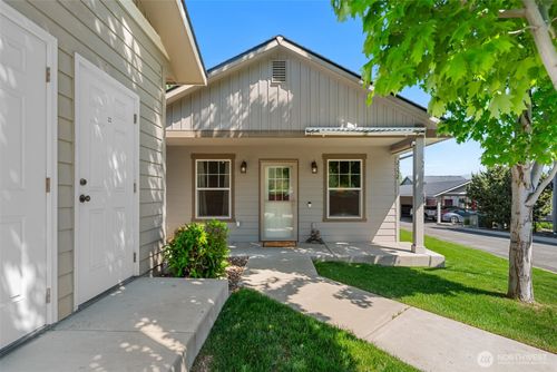 2152 Roper Ln, Wenatchee, WA, 98801-2492 | Card Image