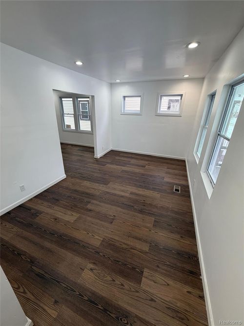 13997 Cloverlawn St, Detroit, MI, 48238-2415 | Card Image