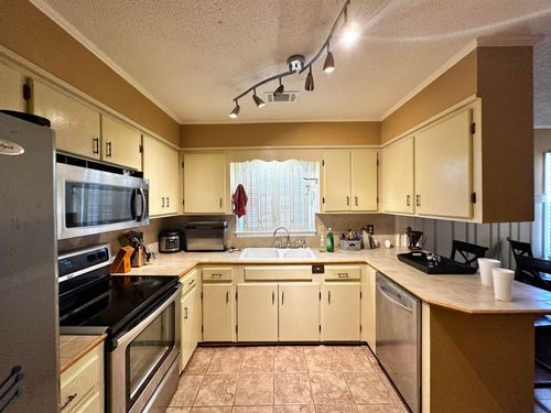 150 Colonial Dr, Chesnee, SC, 29323-9532 | Card Image