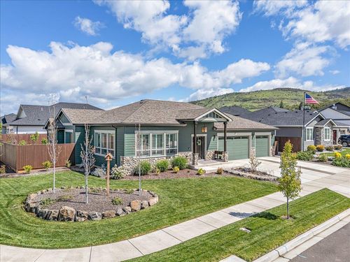 3223 Obsidian Ridge Way, Medford, OR, 97504-4531 | Card Image