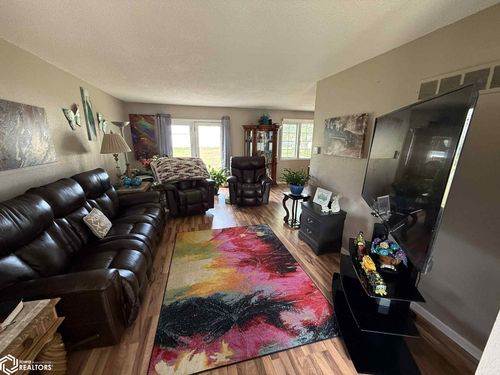 720 Pershing St, Donnellson, IA, 52625-9438 | Card Image