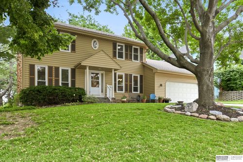 825 Valentine Lane, Papillion, NE, 68046 | Card Image