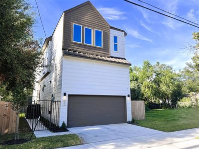 1411 E 34th Street, House other with 3 bedrooms, 2 bathrooms and null parking in Houston TX | Image 1