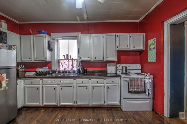 587 Chamberlain St, House other with 2 bedrooms, 1 bathrooms and 1 parking in Peterborough ON | Image 8