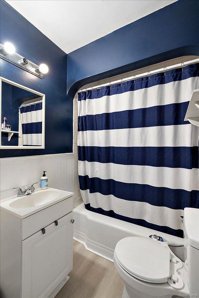110 W Shevlin Ave, House other with 2 bedrooms, 1 bathrooms and null parking in Hazel Park MI | Image 11