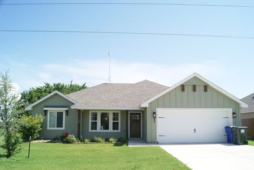 100 Walnut St, Whitesboro, TX, 76273-2135 | Card Image