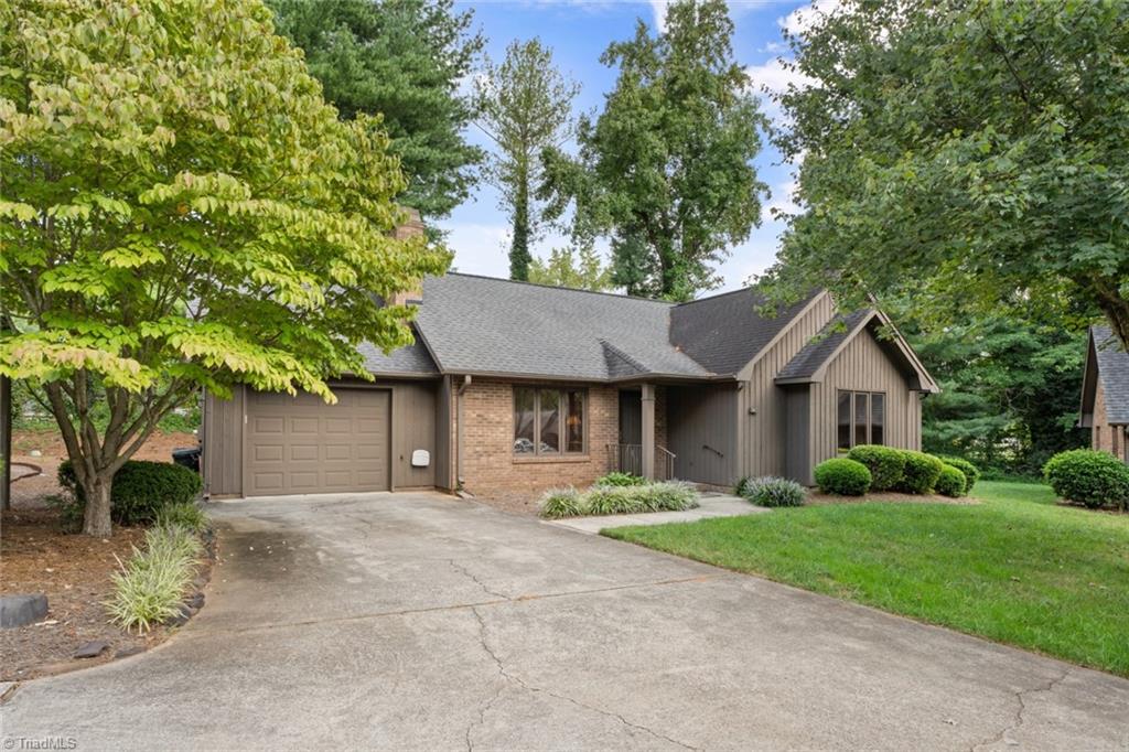 Barrington Pl, Winston Salem, NC 27104