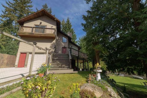8096 Westwood Rd, Halfmoon Bay, BC, V7Z1A7 | Card Image