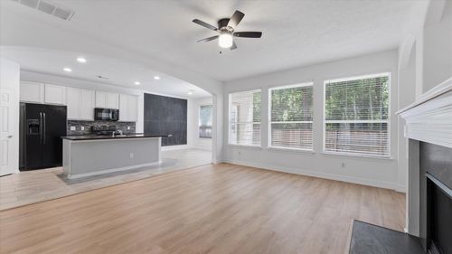 15 Benedict Canyon Loop, The Woodlands, TX, 77382-5419 | Card Image
