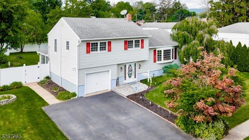 27 Dixon Pl, Wayne, NJ, 07470-3609 | Card Image