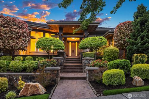 3052 Ne Harrison St, Issaquah, WA, 98029-3645 | Card Image