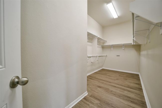 Still no carpet even in the owner's closet! | Image 18