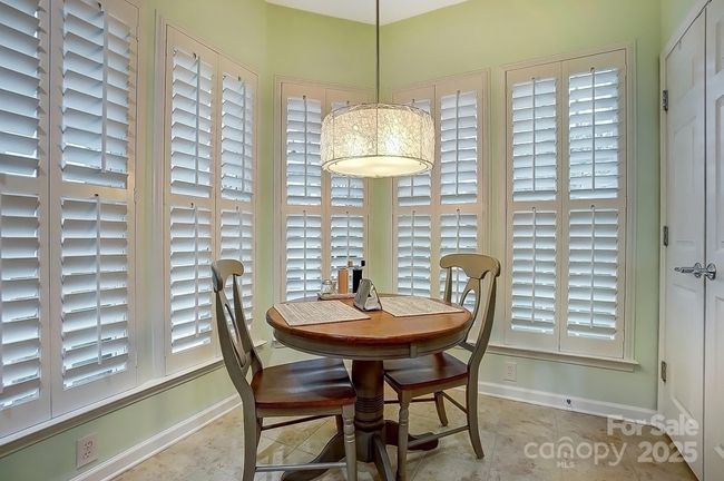 Breakfast area in kitchen | Image 7