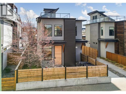 553 Patterson Ave, Kelowna, BC, V1Y5C7 | Card Image