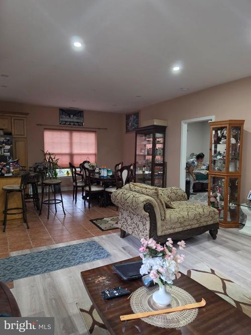 41-13675 Philmont Ave, PHILADELPHIA, PA, 19116-4404 | Card Image