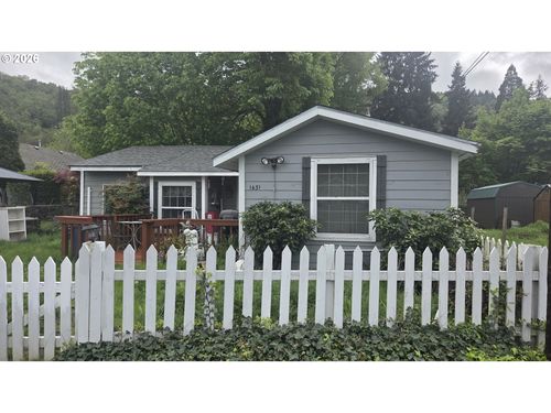 1431 W Brown Ave, Roseburg, OR, 97471 | Card Image