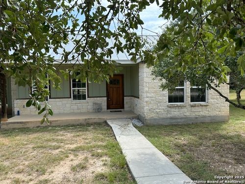 17 Ernst Rd, Boerne, TX, 78006-6404 | Card Image