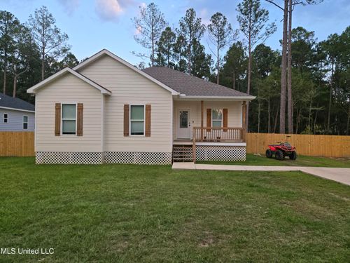 1711 E Lakeshore Dr, Carriere, MS, 39426-7803 | Card Image