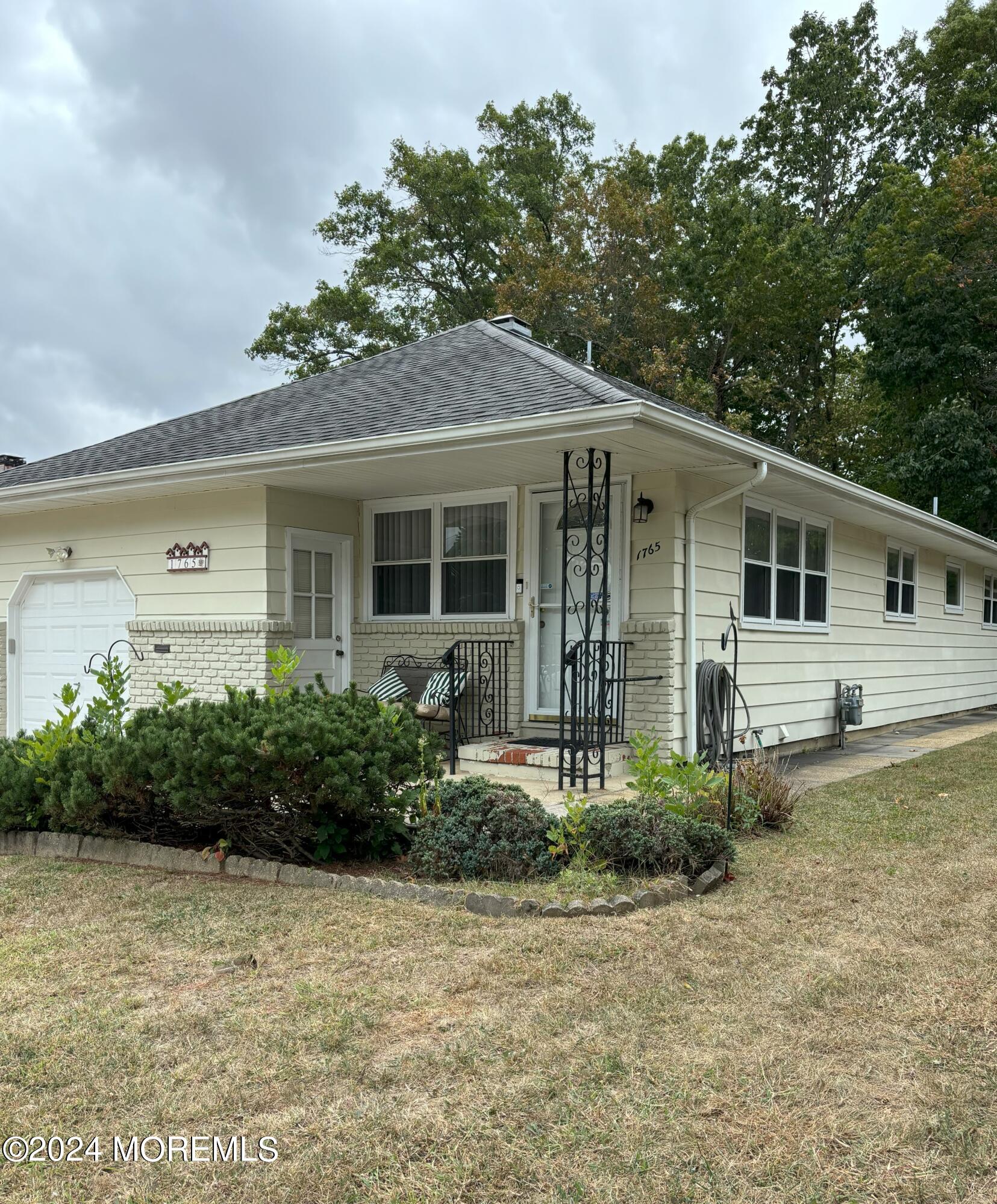 Mount Idenburg Ln, Toms River, NJ 08753