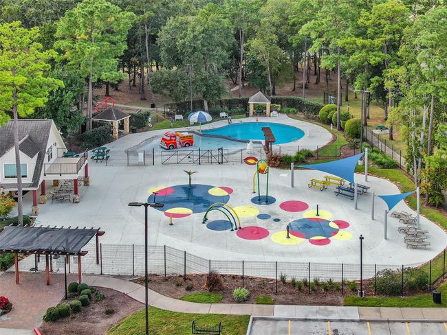 Walking distance to waterpark style pool and splashpad | Image 21