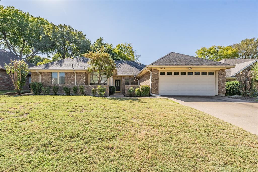 2109 S Winding Creek Drive, For Sale in Grapevine Zoocasa