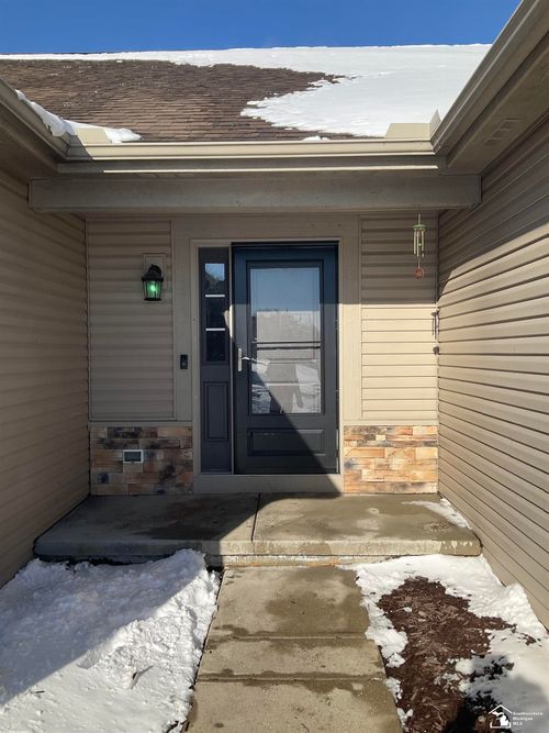 398 Somerset Ln, Temperance, MI, 48182-3018 | Card Image