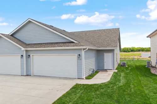 2725 Amelia Ln, Salina, KS, 67401-8547 | Card Image
