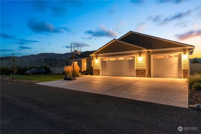 156 Starlight Avenue, House other with 3 bedrooms, 2 bathrooms and 3 parking in Wenatchee WA | Image 2