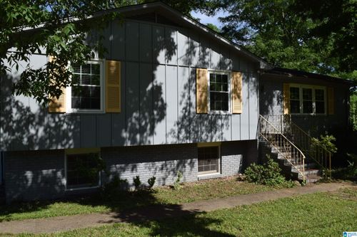 2201 Ivy Ln, HOOVER, AL, 35226-2522 | Card Image